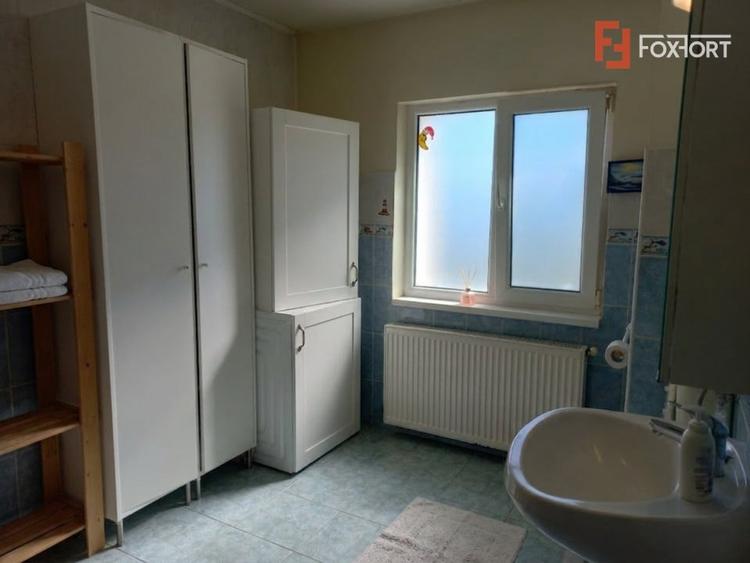 Casă individuală cu 8 camere cu Teren 225 Mp în Ghiroda