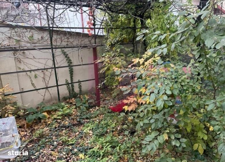 Casă cu 4 camere în Drumul Sării