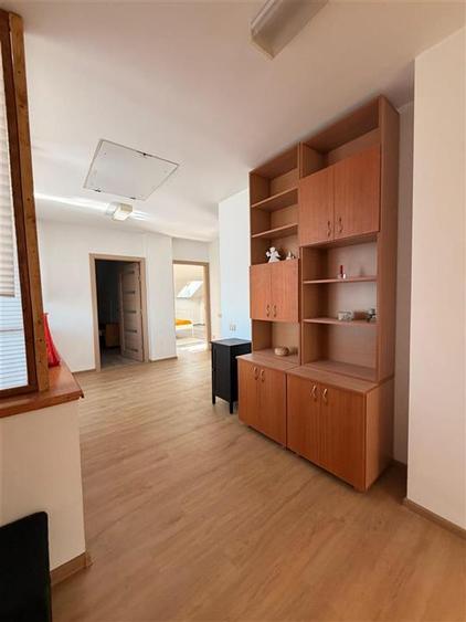 Apartament cu 3 camere semidecomandat, mobilat în Colentina