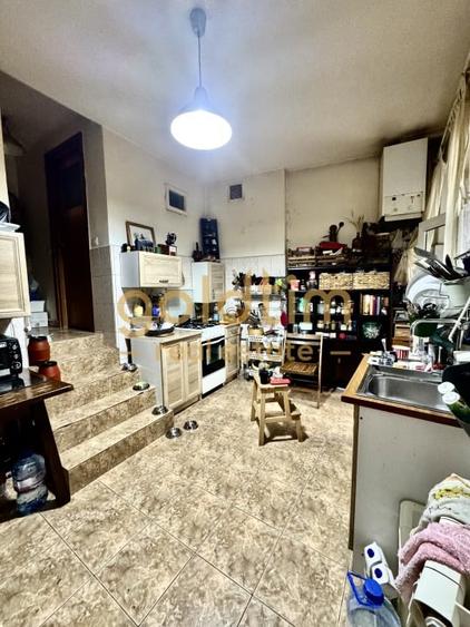 Apartament cu 5 camere decomandat în Armeneasca