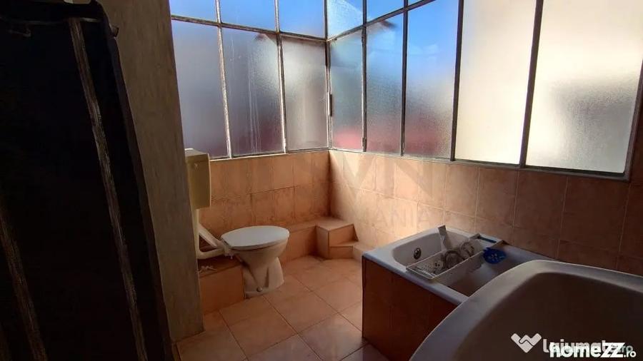 Apartament cu 4 camere decomandat în Universitate