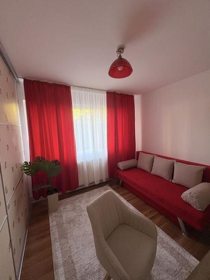 Apartament cu 3 camere semidecomandat în Central
