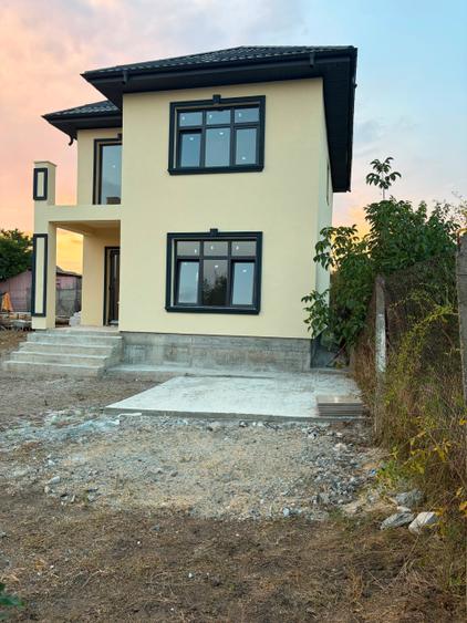 Casă individuală cu 4 camere cu Teren 200 Mp în Lumina