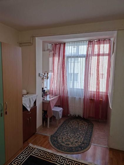 Garsonieră decomandată în Central