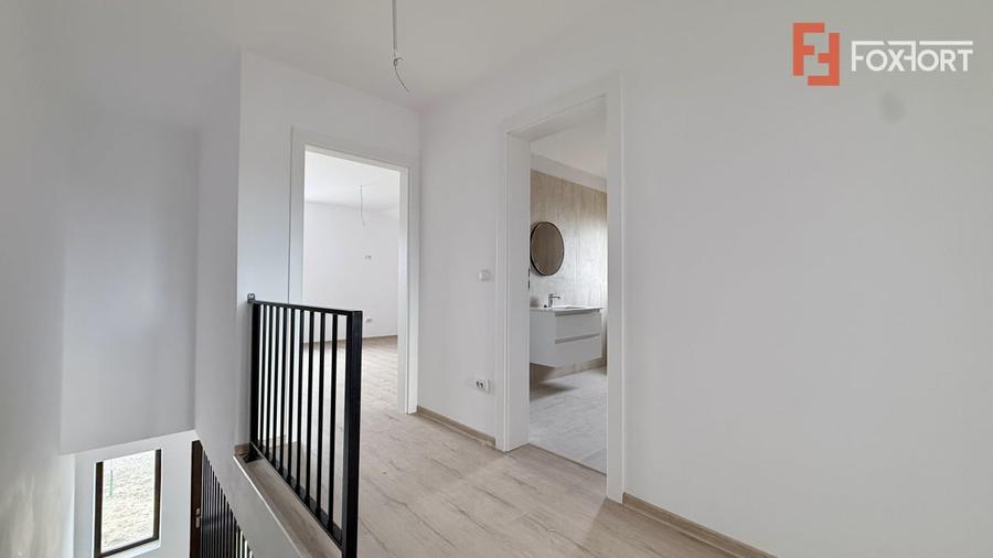 Duplex cu 4 camere cu Canalizare în Moșnița Veche