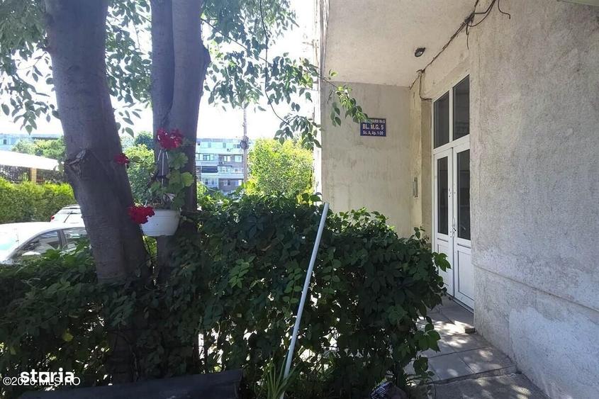 Apartament cu 2 camere decomandat în Far