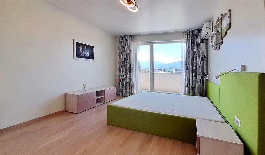 Apartament cu 4 camere decomandat, mobilat în Tractorul