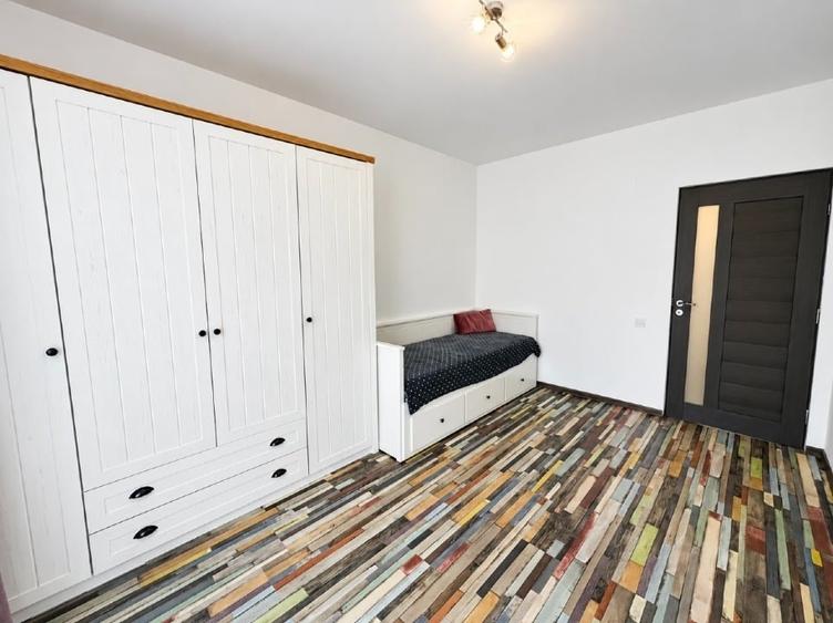 Apartament cu 3 camere decomandat, mobilat în Central