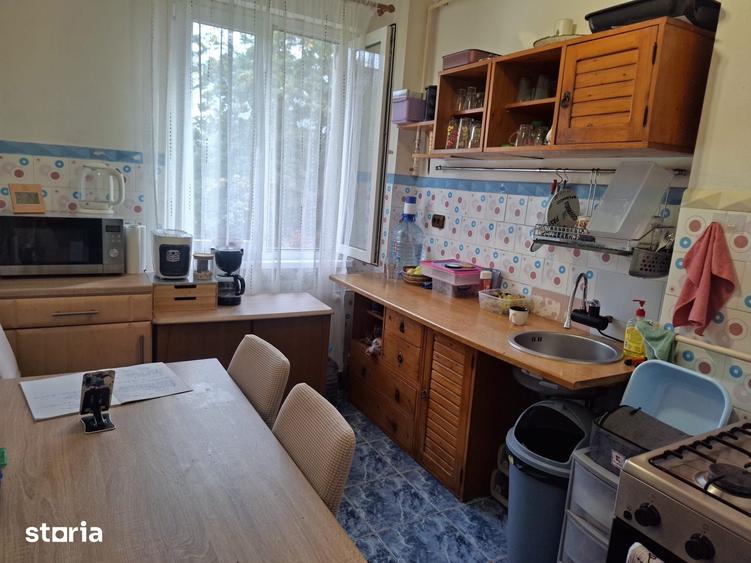 Apartament cu 3 camere decomandat în Democrației