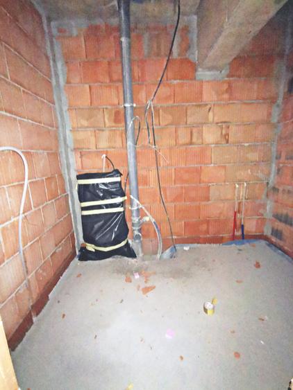 Apartament cu 3 camere decomandat în Sisești
