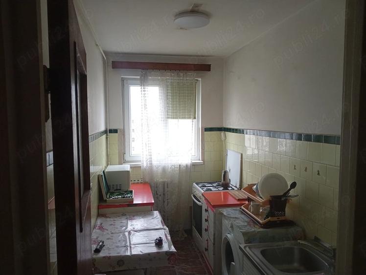 Apartament cu 3 camere semidecomandat în Drumul Taberei