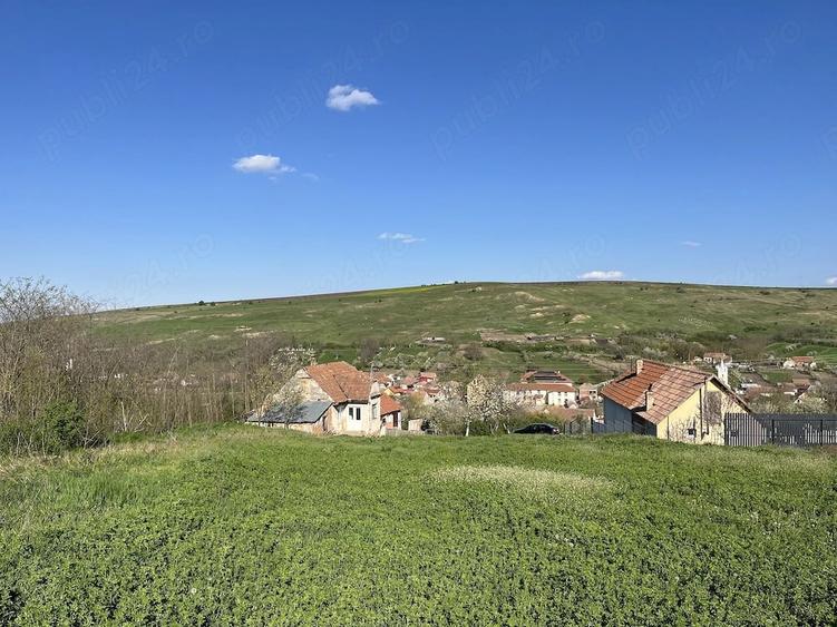 Casă cu 2 camere cu Teren 2500 Mp în Berghin