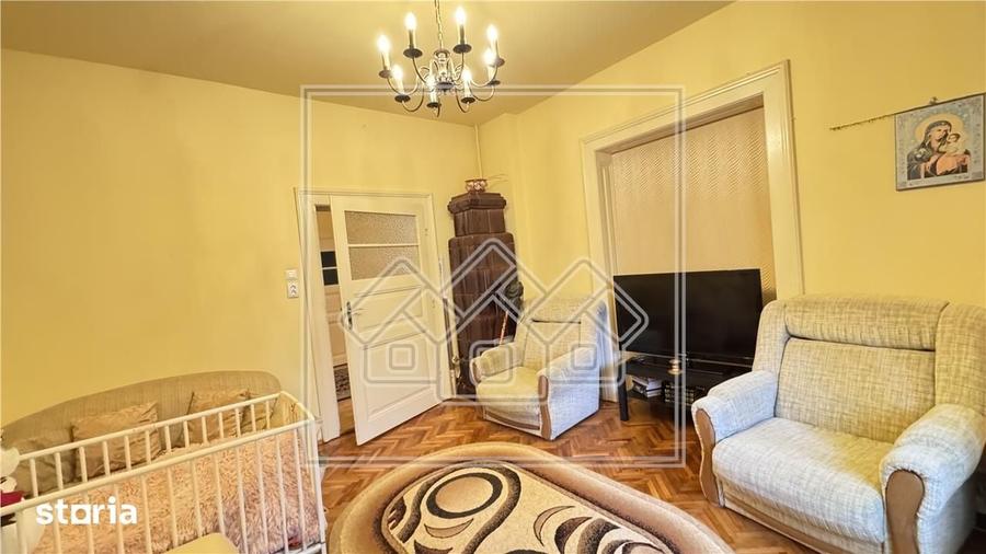 Apartament cu 4 camere decomandat în Sub Arini