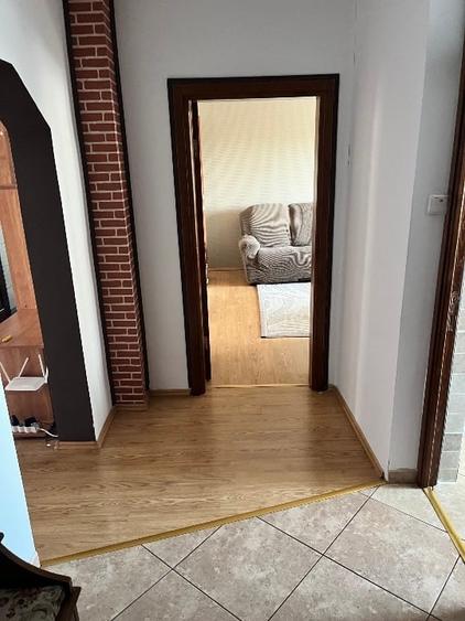 Apartament cu 3 camere decomandat, mobilat în Florilor