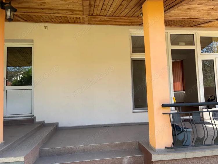 Casă cu 5 camere cu Teren 600 Mp în Aradului