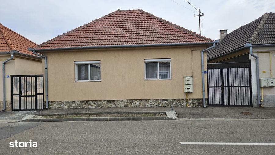 Casă cu 4 camere cu Teren 500 Mp în Iosia