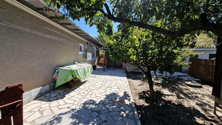 Casă cu 3 camere decomandat în Babadag