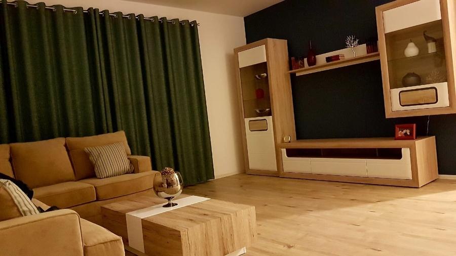 Apartament cu 4 camere decomandat, mobilat în Băneasa