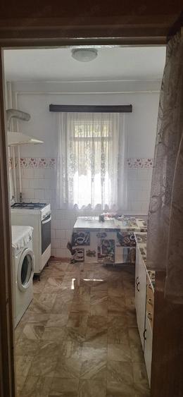 Apartament cu 3 camere decomandat în Republicii