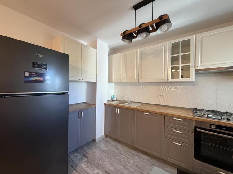 Apartament cu 3 camere decomandat în Olteniței
