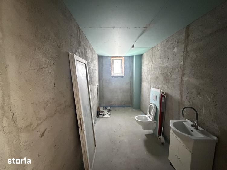 Casă cu 6 camere cu Teren 965 Mp în Brănești