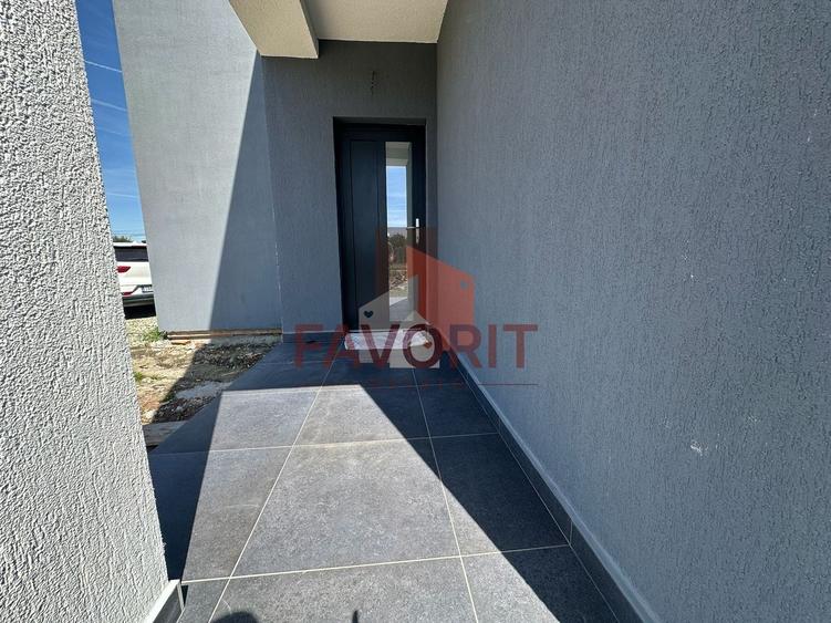Duplex cu 4 camere cu Canalizare în Săcălaz