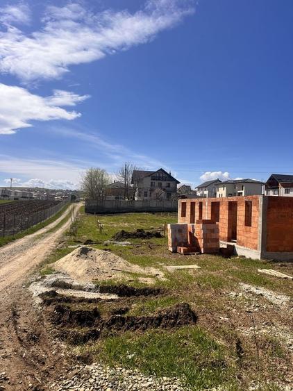 Duplex cu 3 camere cu Teren 200 Mp în Lisaura