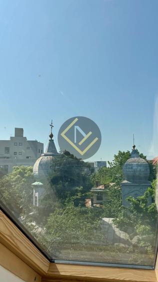 Birou, de 65 mp, în Universitate