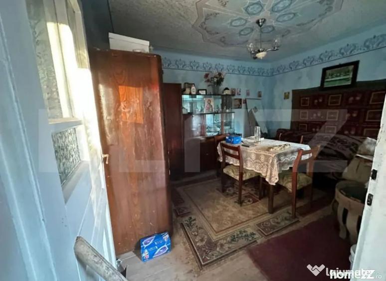 Casă cu 2 camere cu Teren 2331 Mp în Petrești