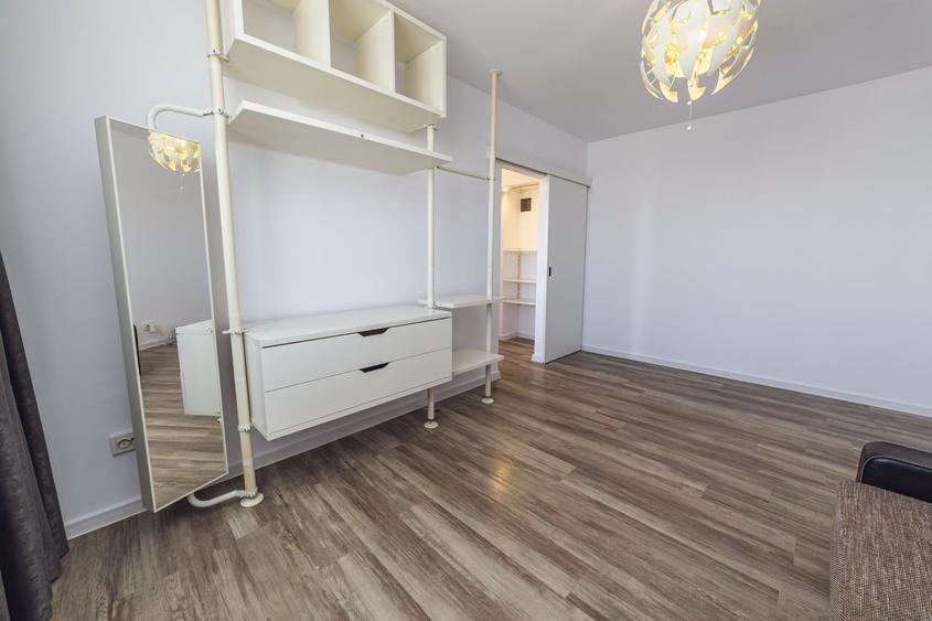 Apartament cu 3 camere semidecomandat, mobilat în Grivița
