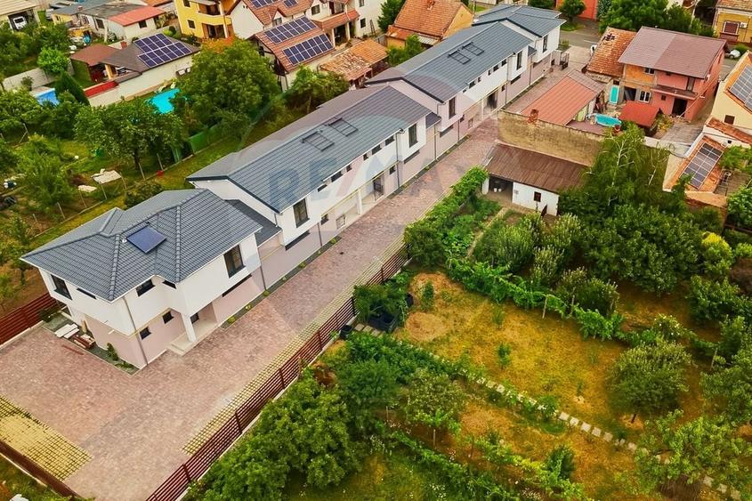Apartament cu 4 camere decomandat în Pârneava