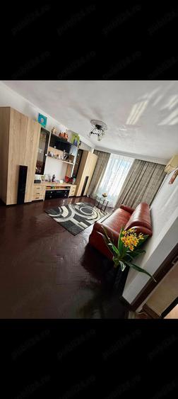 Apartament cu 3 camere decomandat în Trivale