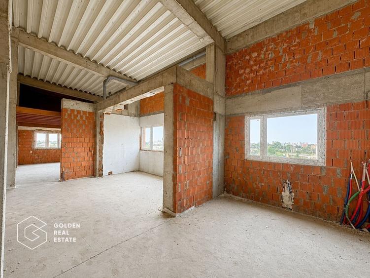 Penthouse cu 6 camere decomandat în Banu Mărăcine