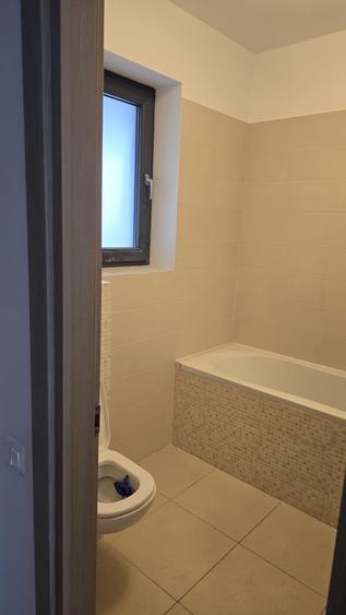 Apartament cu 4 camere decomandat în Băneasa