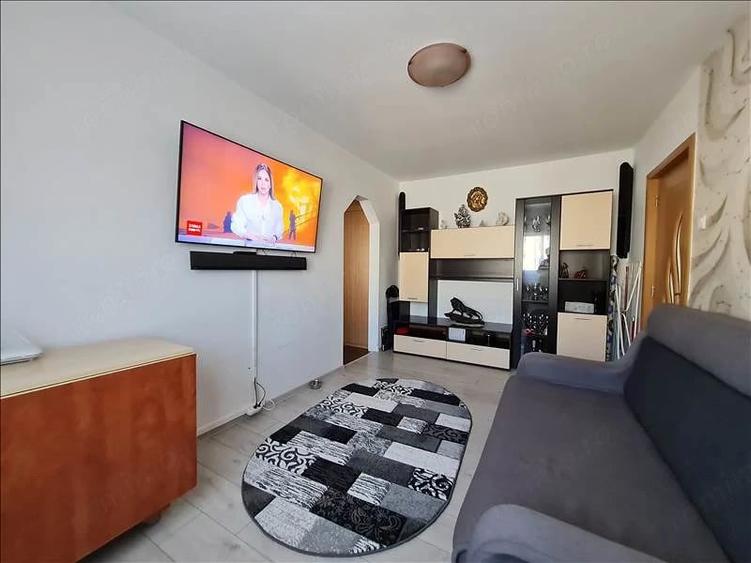 Apartament cu 2 camere semidecomandat în Florilor