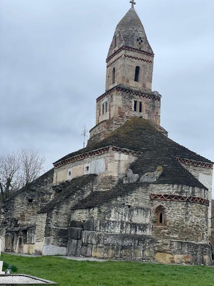 Casă individuală cu 2 camere cu Teren 2000 Mp în Densuș