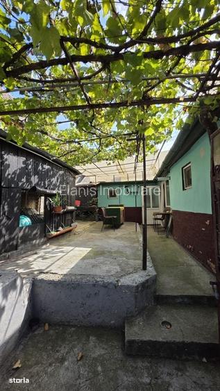 Casa individuala, 2 camere, 52 mp., teren 106 mp., zona Centrala