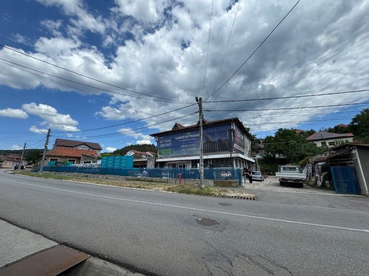 Spațiu comercial, de 1,365 mp, în Central