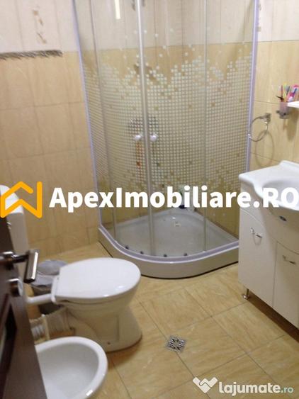 Casă individuală cu 7 camere cu Canalizare în Vitan Mall