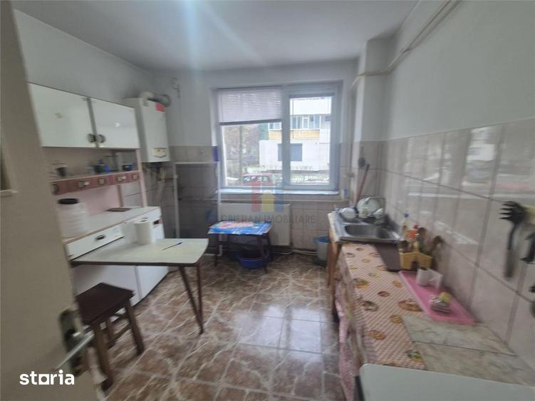 Apartament cu 4 camere semidecomandat în Hipodrom