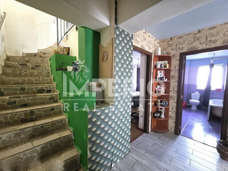 Apartament cu 5 camere semidecomandat, mobilat în Florești