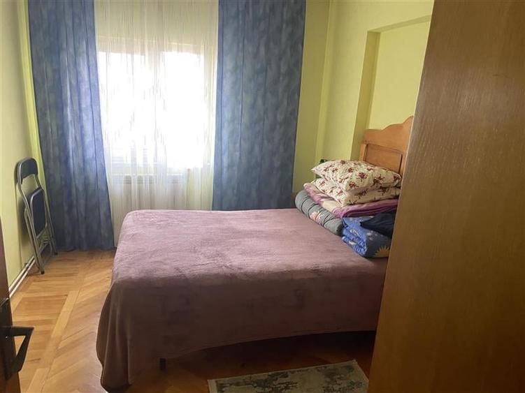 Apartament cu 3 camere decomandat, mobilat în Brăilei
