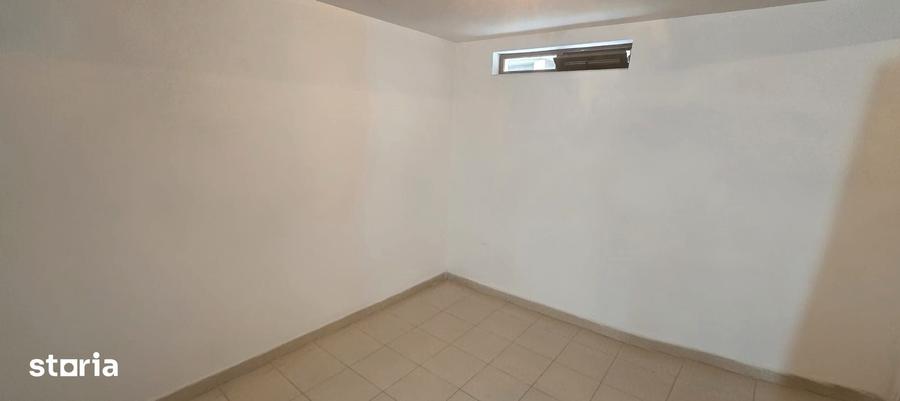 Casă cu 4 camere cu Teren 150 Mp în Văcăresti