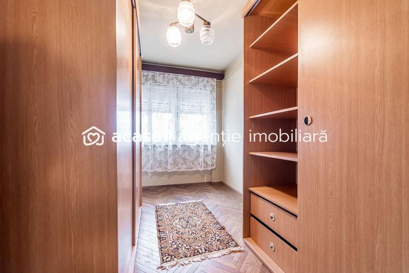 Apartament cu 4 camere decomandat în P-ța Gării