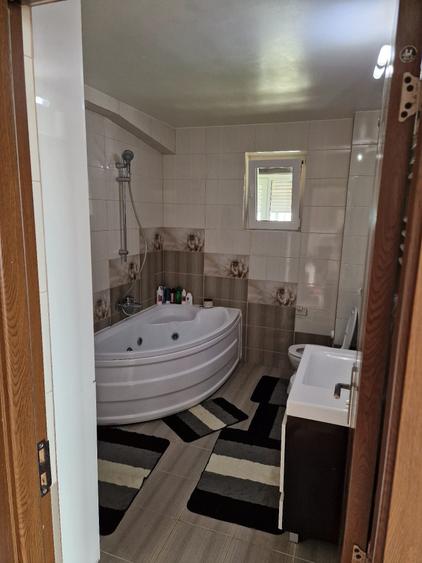 Apartament cu 3 camere decomandat în Dărmănești