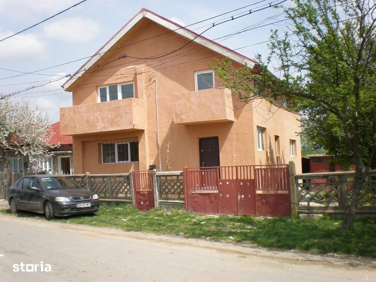 Casă cu 5 camere decomandat cu Teren 1250 Mp în Central