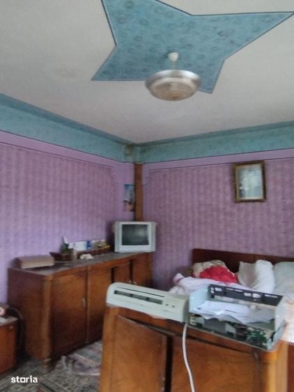 Casă cu 3 camere în Valea Roșie