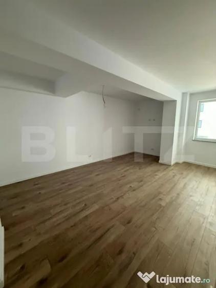 Apartament cu 3 camere decomandat în Sud