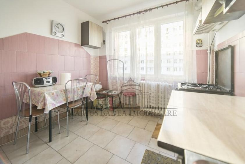 Apartament cu 3 camere semidecomandat, mobilat în Nicolae Grigorescu