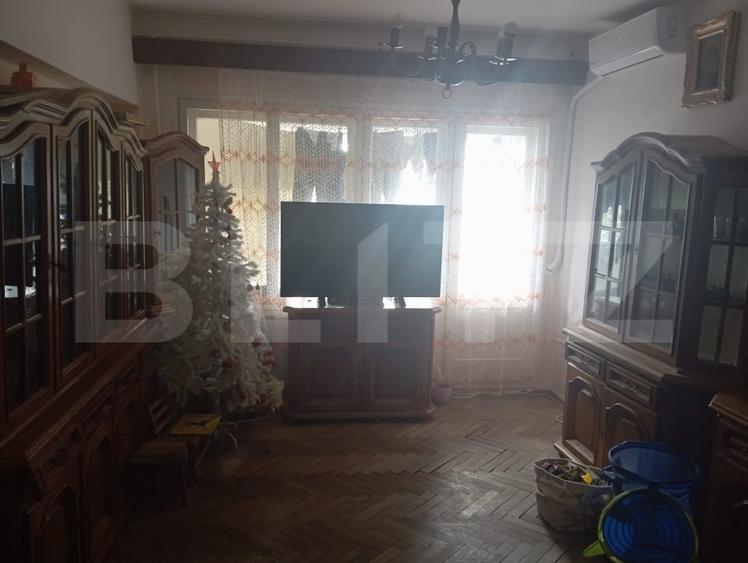 Apartament cu 4 camere decomandat, mobilat în Sud